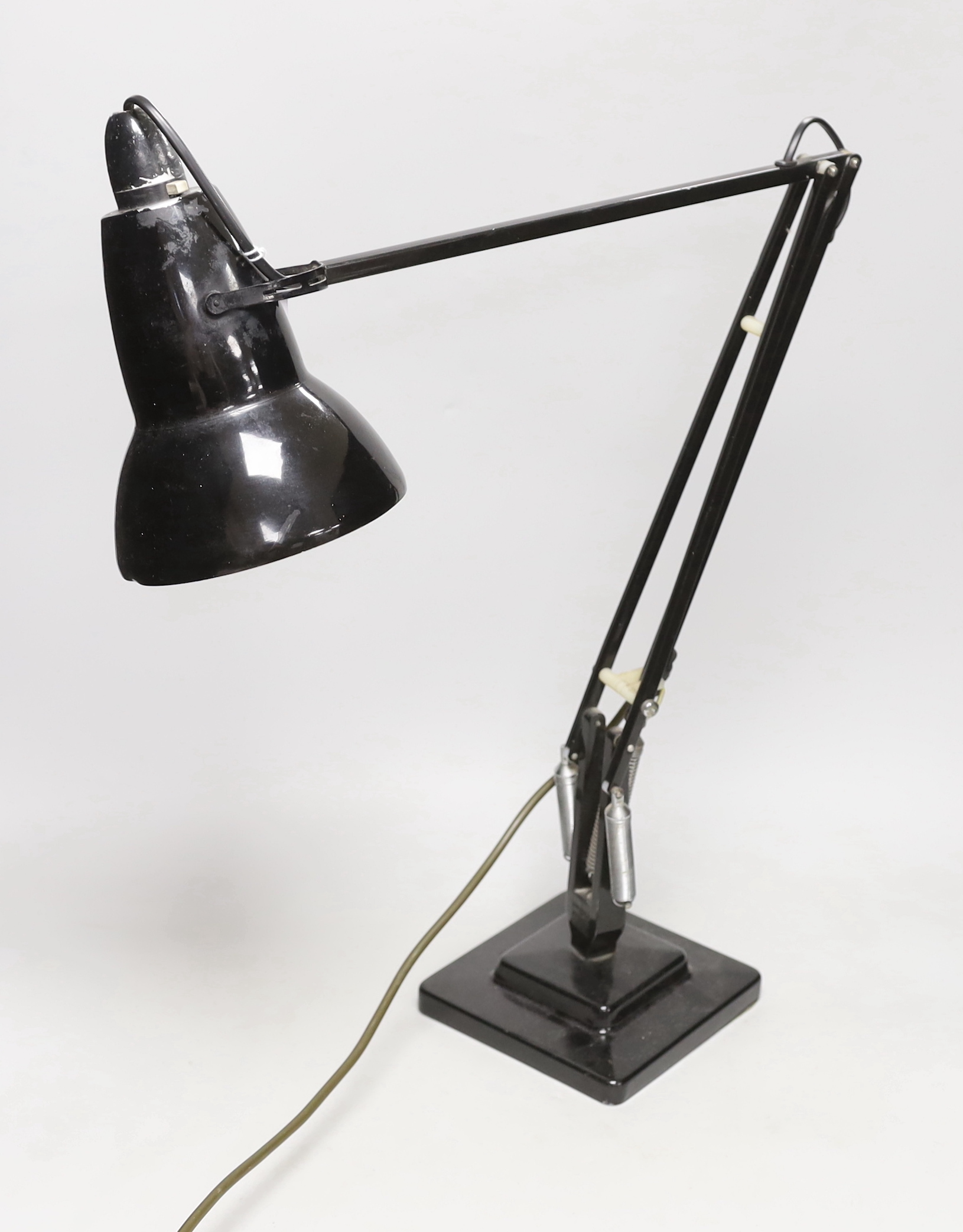 An anglepoise lamp